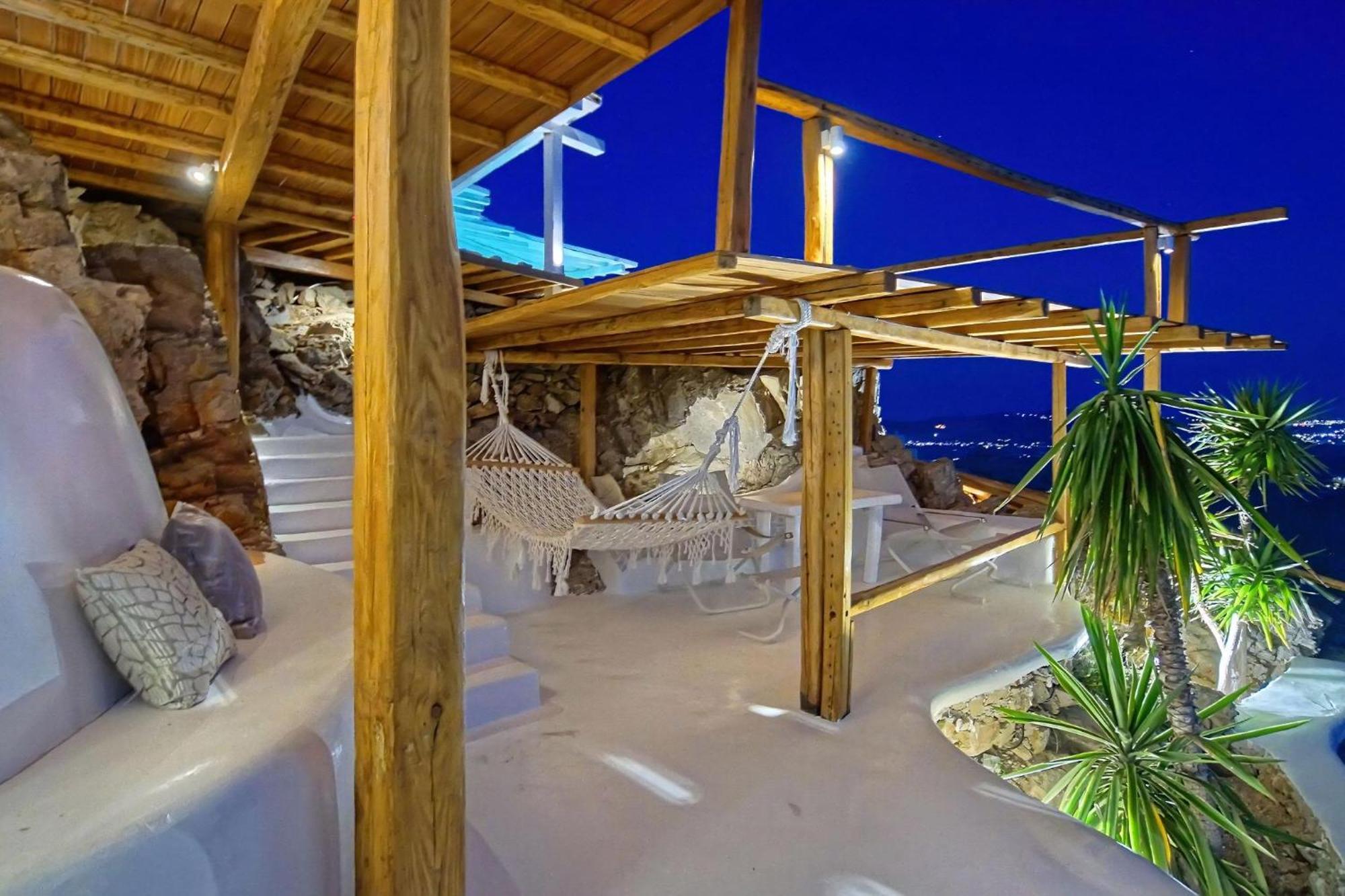 Exquisite Mykonos Cielo 2 Bedroom Private Pool And Outdoor Jacuzzi Panoramic Sea And Sunset View Gym Helipad Tennis Court , Villa Fanari (Mykonos)